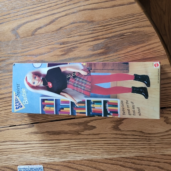 Mattel Special Edition School Spirit Barbie - Picture 4 of 4